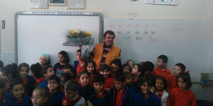 İbrahim Yapıcı öğrencilerinden "okuma" hediyesi