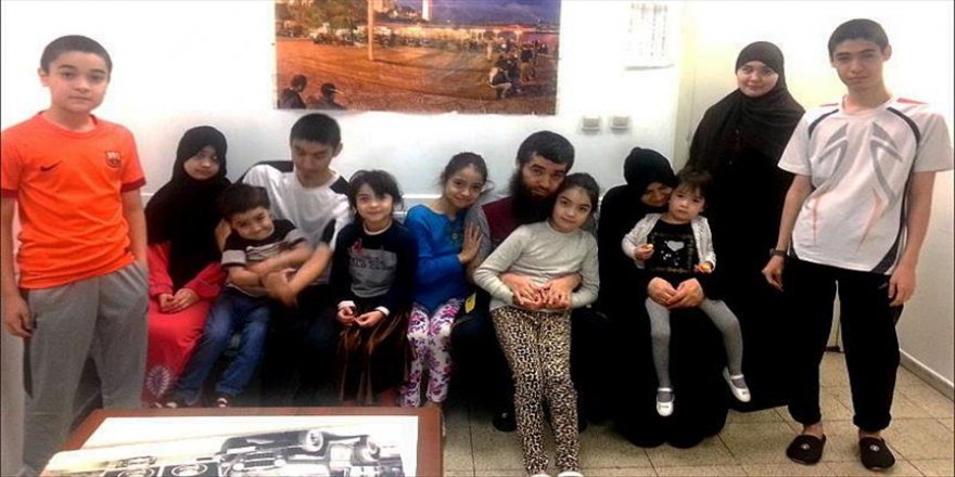 Kazak ailenin havalimanındaki bekleyişi sürüyor