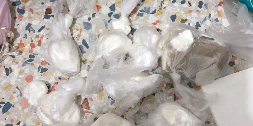 İzmir’de 1 kilo kokain ele geçirildi