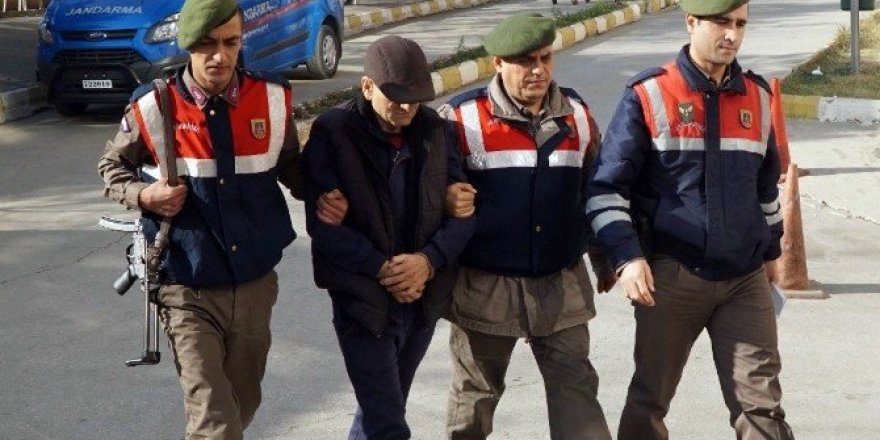 Firari göçmen kaçakçısı yol kontrolünde yakalandı