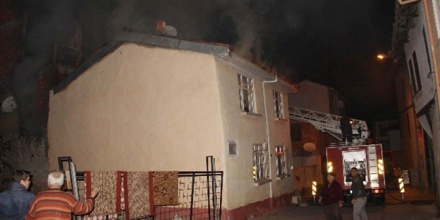 Osmaneli’de ev yangını