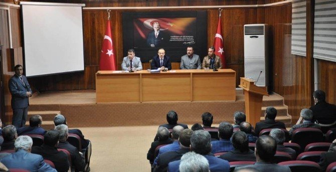 Vali Yavuz, muhtarlarla bir araya geldi