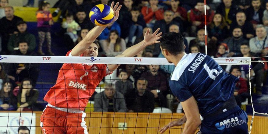 Arkas Spor zirveyi kaptı