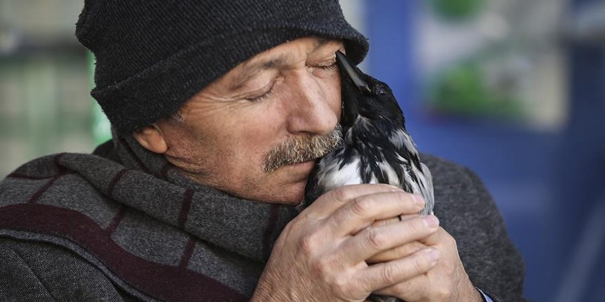 "Karga babası" olarak tanınıyor