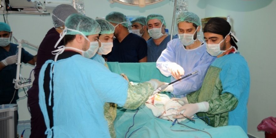 Bağırsaktan idrar torbası yaptı