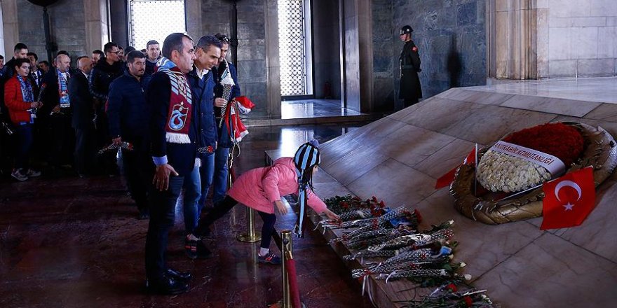 Trabzonsporlulardan Anıtkabir ziyareti