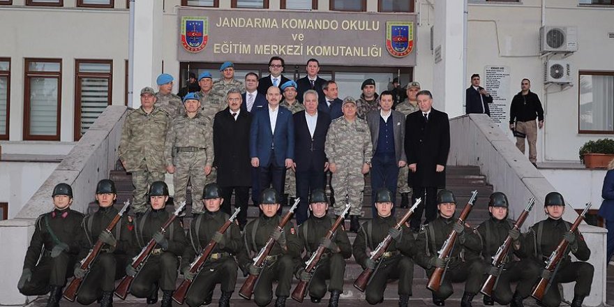 Soylu komando okulunu ziyaret etti