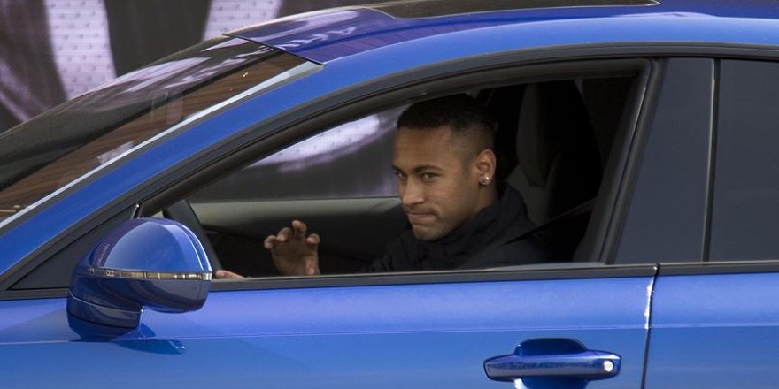 Barcelona'nın yıldız futbolcusu trafik kazası geçirdi