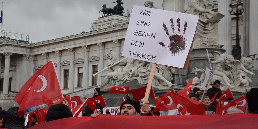 Avusturya'da 'Teröre Lanet, Demokrasiye Davet' mitingi düzenlendi