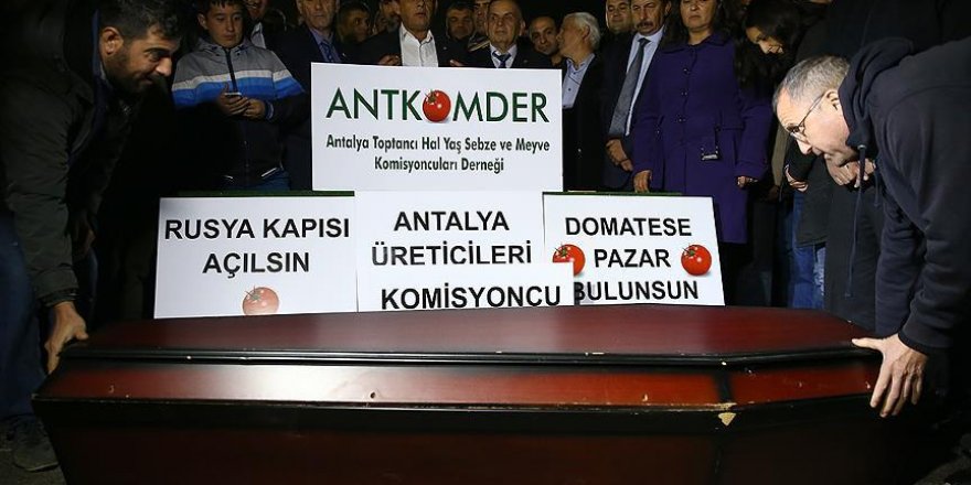 Antalya Hali'nde 'tabutlu' protesto