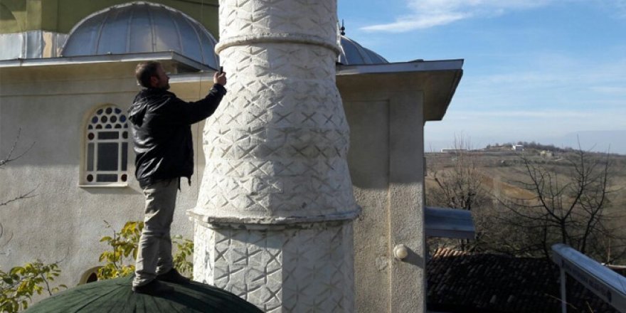 'Alo' demek için minareye çıkıyorlar