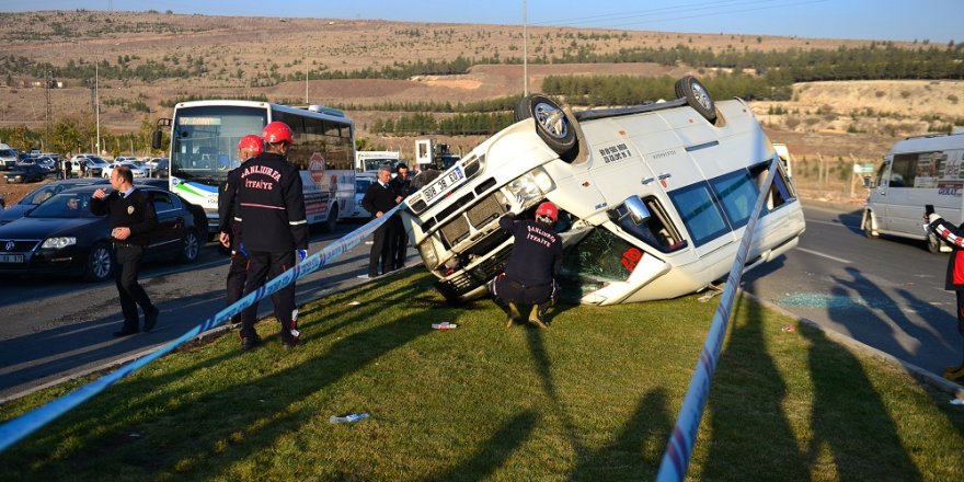 Şanlıurfa'da okul servisi devrildi: 20 yaralı