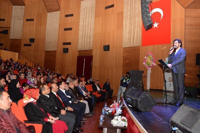 Aksaray’da “Serdar Tuncer’le Şiir Dinletisi”ne yoğun ilgi