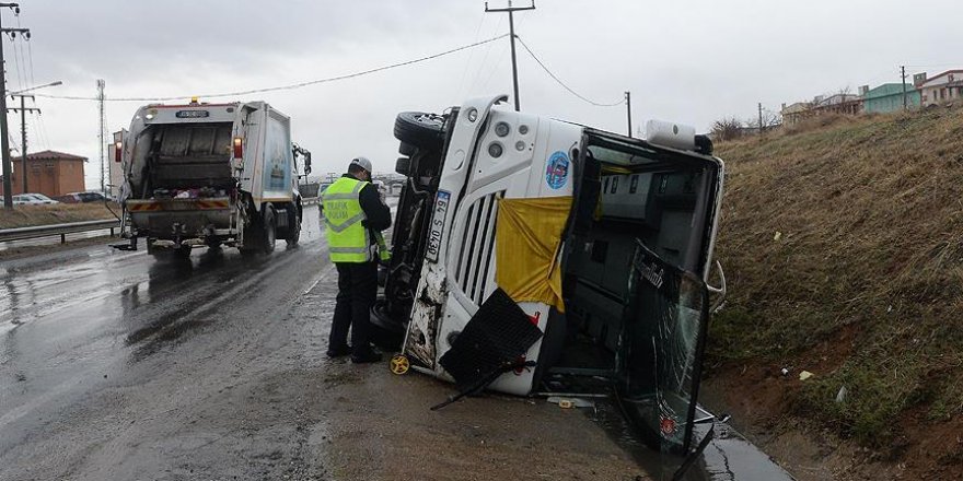 Uşak'ta trafik kazaları: 11 yaralı