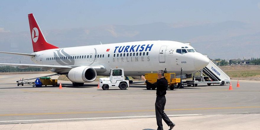 Mısır'da THY uçağına bagaj yükleme aracı çarptı