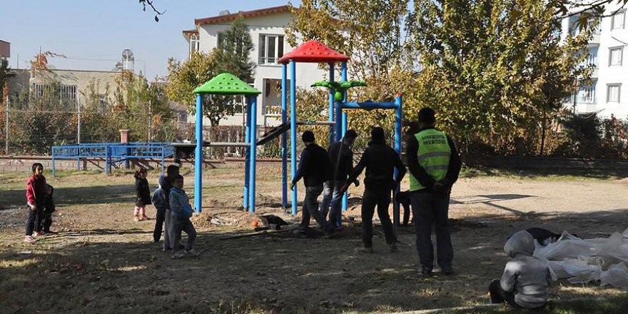 Batman'da tüm parklara çocuk oyun grupları kuruldu