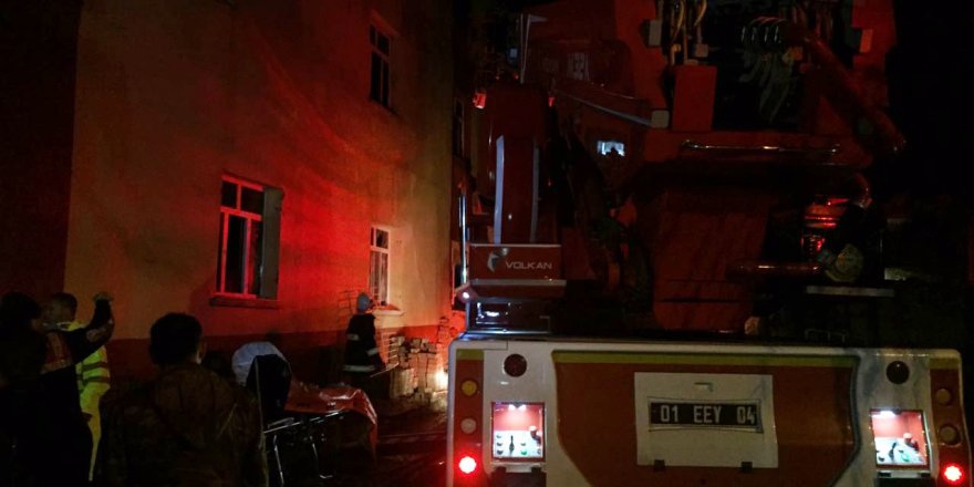 Yangından kaçmak isteyen öğrenciler pencereden atladı