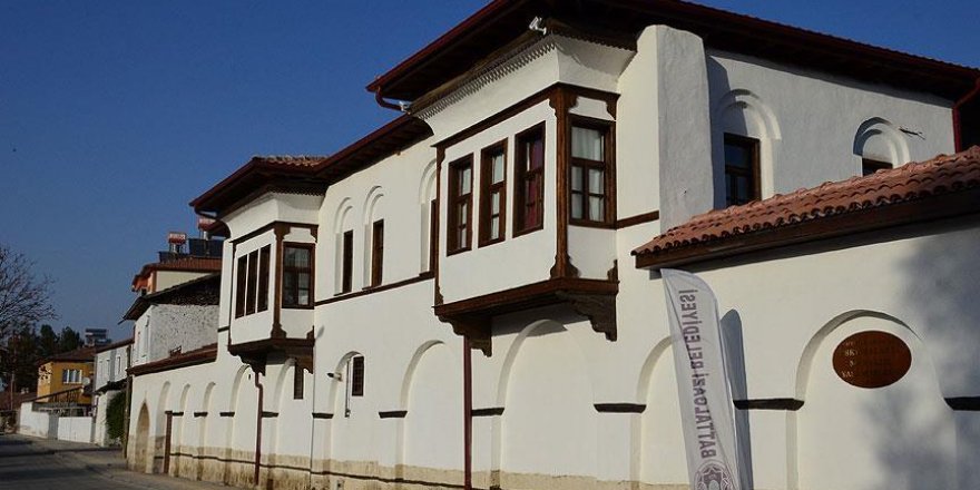 Tarihi kerpiç konak 'yaşam' saçıyor