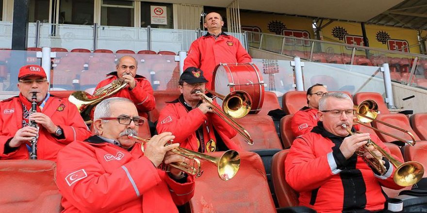 Bando Es-Es'ten eski stada hüzünlü veda