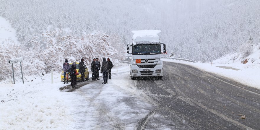 Hadim'de kar yağışı etkili oluyor