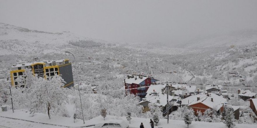 Karaman’a mevsimin ilk karı düştü