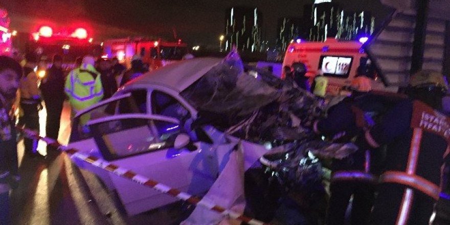 Atatürk Havalimanı yolunda feci kaza: 2 ölü, 2 yaralı