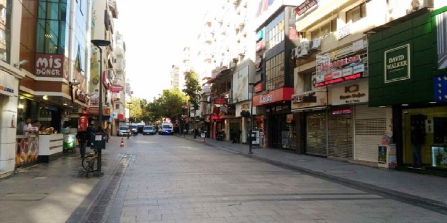 İzmir'de bomba paniği: 20 bina boşaltıldı