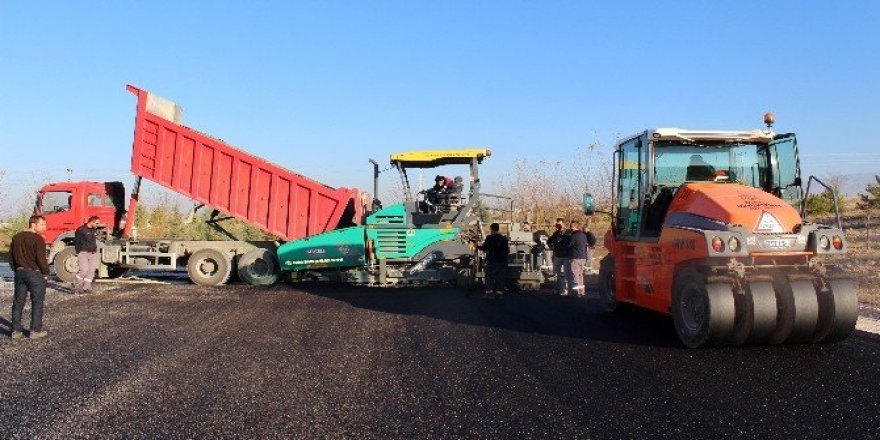 Konya Büyükşehir, NEÜ Ereğli Eğitim Fakültesini asfaltladı