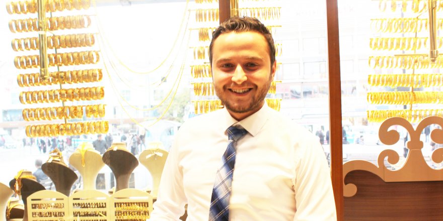 Vatandaş elindeki doları bozduruyor
