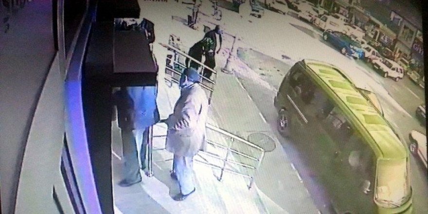 90 yaşındaki kadının 480 bin lirasını dolandıran zanlılar tutuklandı