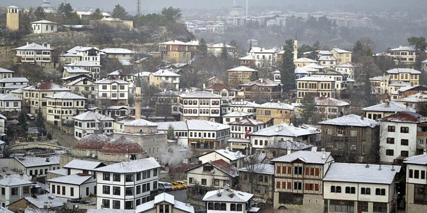 Safranbolu konakları beyaza büründü