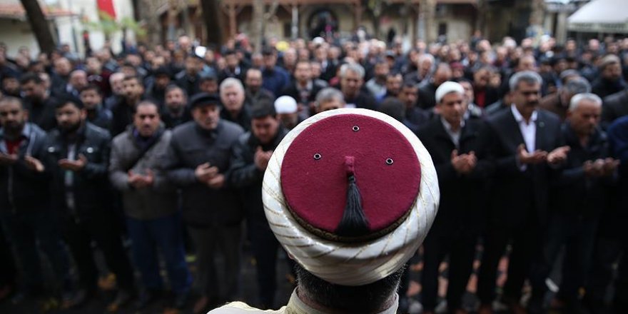 Halep'te öldürülen siviller için gıyabi cenaze namazı