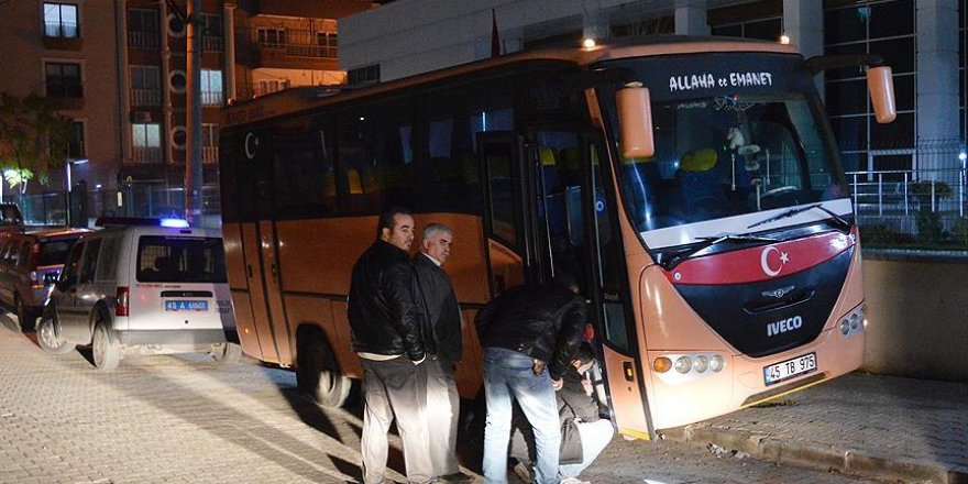 İkiz plaka taktığı araçları aynı sokağa park etti