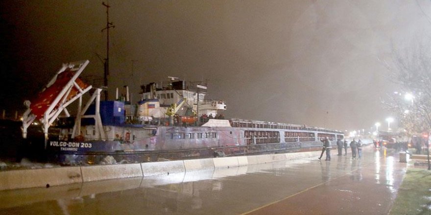 İstanbul'da Rus gemisi karaya oturdu