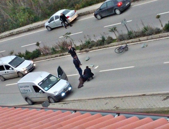 Ticari araç bisikletliye çarptı