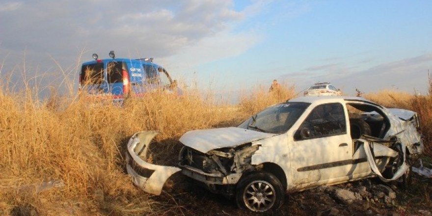Otomobil tarlaya uçtu: 1 ölü, 5 yaralı
