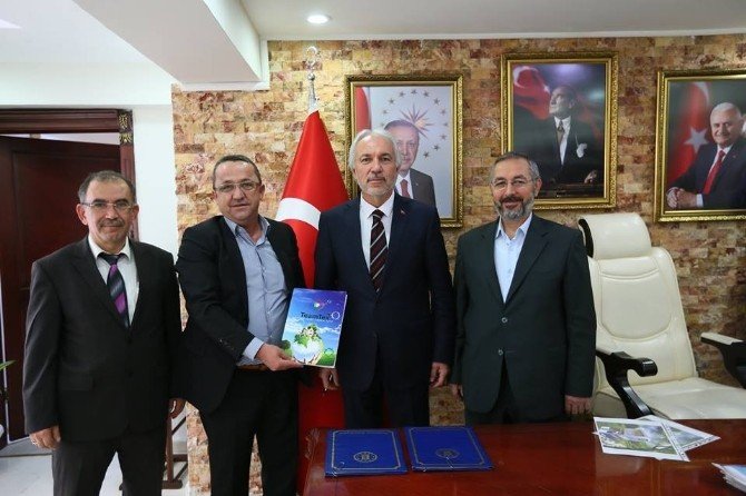 Giysi kumbaraları mutluluk dağıtacak