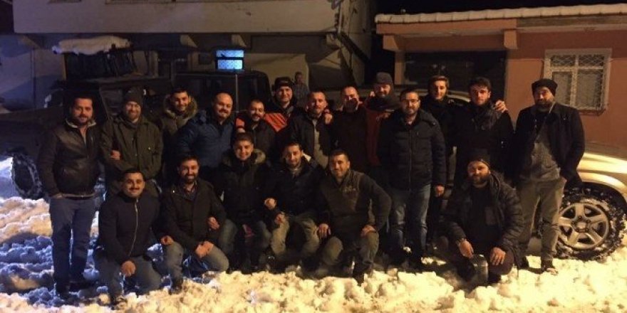 Cip tutkunları karda şov yaptı