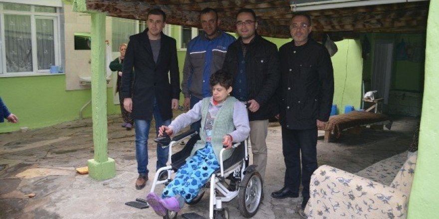 Kula AK Parti’den Engelliler Günü’nde anlamlı hediye