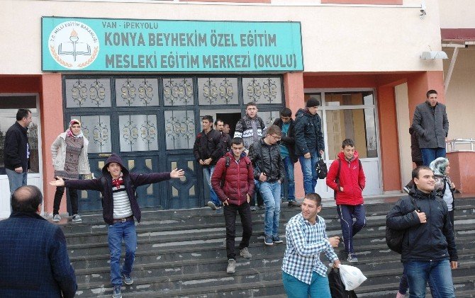 Hem engelleri aşıyor hem de meslek sahibi oluyorlar