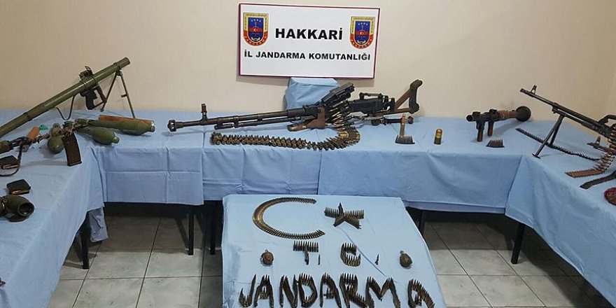 Hakkari'de toprağa gömülü çok sayıda silah ele geçirildi