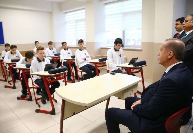 Cumhurbaşkanı Erdoğan, lise öğrencileriyle buluştu