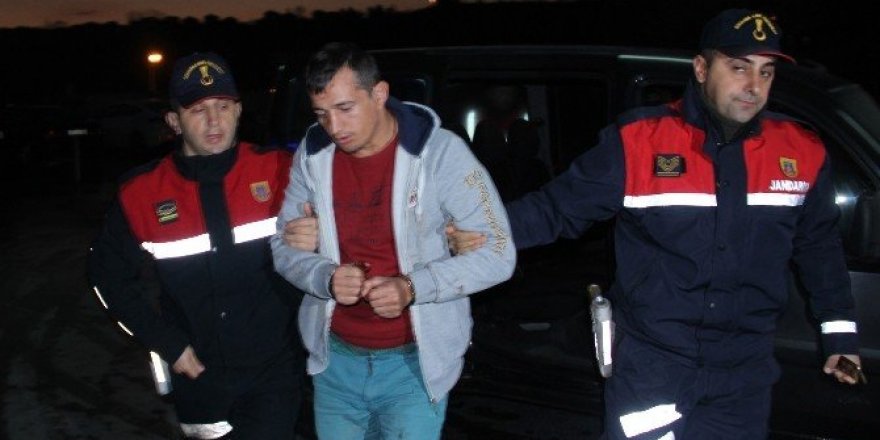 Babasını boğazını keserek öldürdü