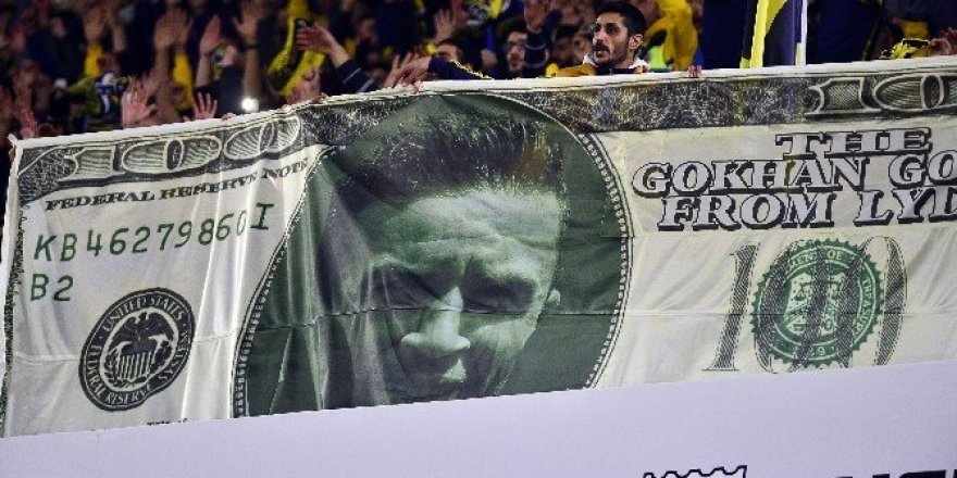 Fenerbahçe tribününde ilginç Gökhan Gönül pankartı