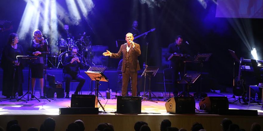 Ferhat Göçer Suriyeli çocuklar için konser verdi
