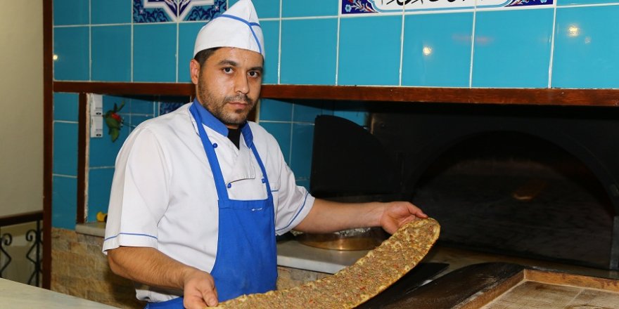 Konyalı esnaftan dolarını bozdurana "etliekmek" hediye