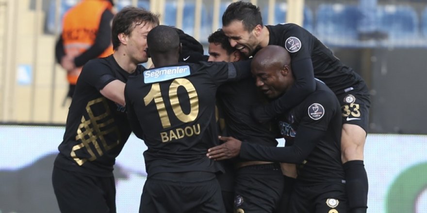 Osmanlıspor ilk yarıda fişi çekti