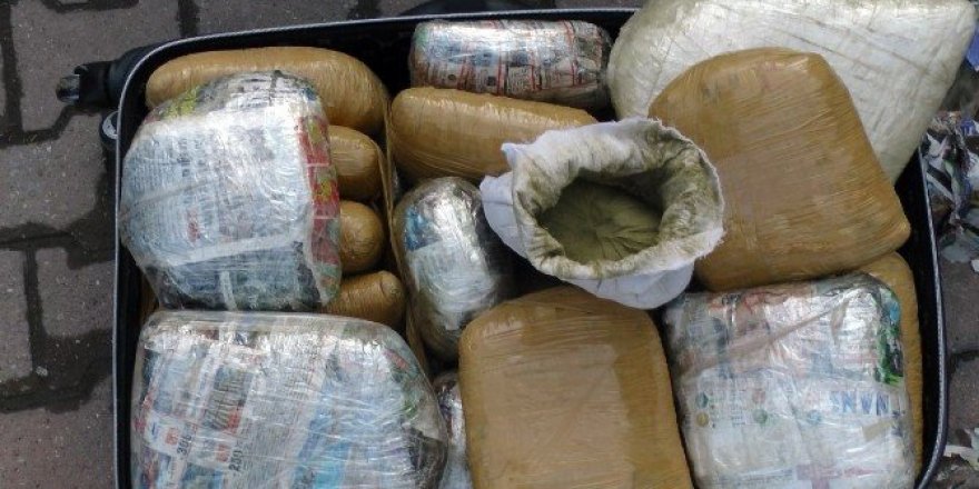 Eski emniyet amiri 54 kilogram esrar ile yakalandı