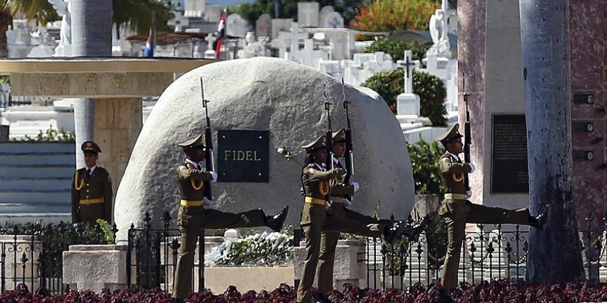 Castro'nun külleri defnedildi