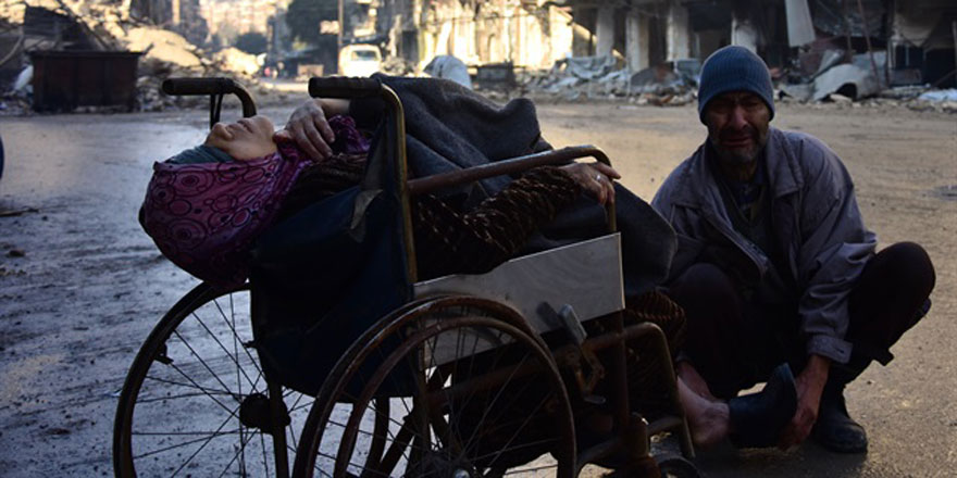 Doktor beklerken sokak ortasında son nefesini verdi